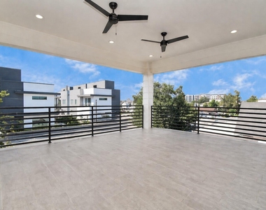 732 W 22nd Street - Photo Thumbnail 4