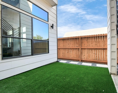 732 W 22nd Street - Photo Thumbnail 41