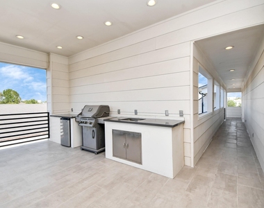 732 W 22nd Street - Photo Thumbnail 5