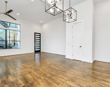 732 W 22nd Street - Photo Thumbnail 8