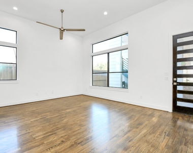 732 W 22nd Street - Photo Thumbnail 9
