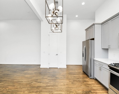 732 W 22nd Street - Photo Thumbnail 12