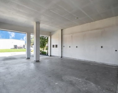 732 W 22nd Street - Photo Thumbnail 36