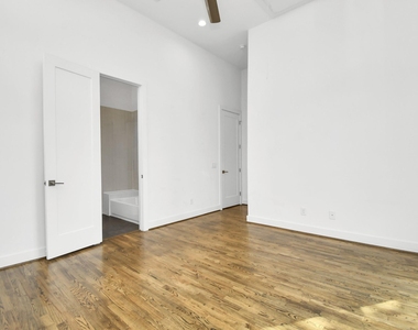 732 W 22nd Street - Photo Thumbnail 18