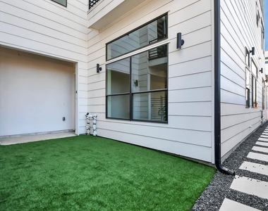 732 W 22nd Street - Photo Thumbnail 33