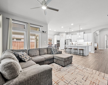 8136 Tyrell Heights Drive - Photo Thumbnail 23