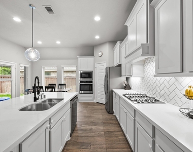 8136 Tyrell Heights Drive - Photo Thumbnail 33