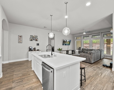8136 Tyrell Heights Drive - Photo Thumbnail 34