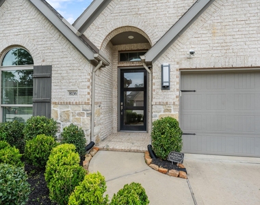 8136 Tyrell Heights Drive - Photo Thumbnail 5