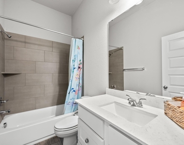 8136 Tyrell Heights Drive - Photo Thumbnail 15