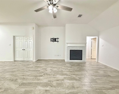 3226 Candlepine Drive - Photo Thumbnail 10
