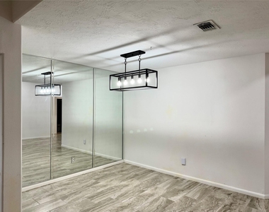 3226 Candlepine Drive - Photo Thumbnail 11