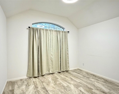 3226 Candlepine Drive - Photo Thumbnail 3