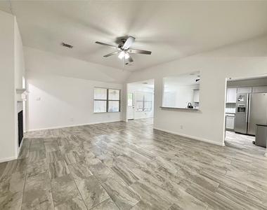 3226 Candlepine Drive - Photo Thumbnail 9