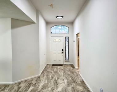 3226 Candlepine Drive - Photo Thumbnail 2