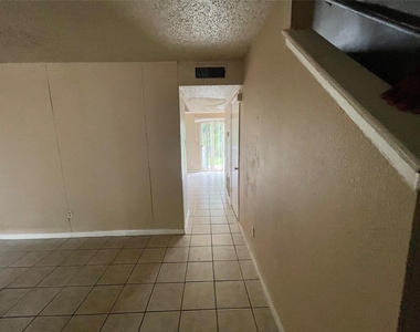 702 Hargest Street - Photo Thumbnail 2