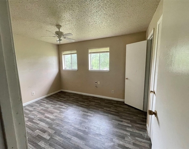 702 Hargest Street - Photo Thumbnail 3