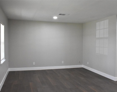 8113 Bigwood Street - Photo Thumbnail 2