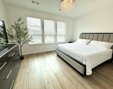 1301 Tan Gable Ln - Photo Thumbnail 14