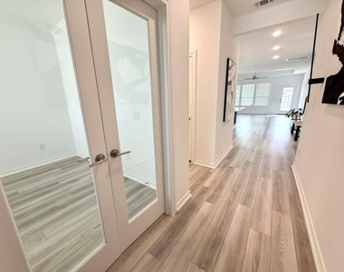 1301 Tan Gable Ln - Photo Thumbnail 2