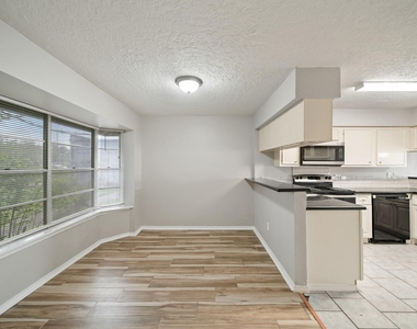 13464 Castilian Drive - Photo Thumbnail 3