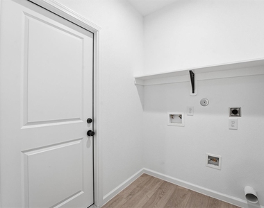 4354 Clover Street - Photo Thumbnail 11