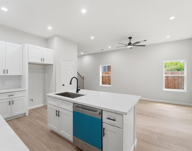 4354 Clover Street - Photo Thumbnail 24