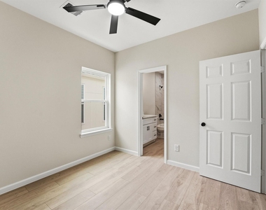 4354 Clover Street - Photo Thumbnail 13