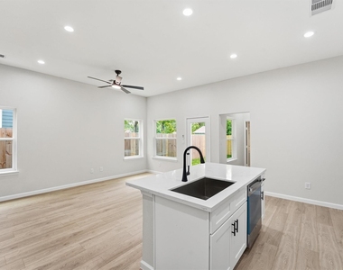 4354 Clover Street - Photo Thumbnail 7