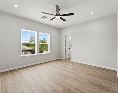 4354 Clover Street - Photo Thumbnail 16