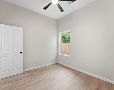 4354 Clover Street - Photo Thumbnail 10