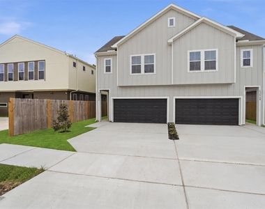 4354 Clover Street - Photo Thumbnail 1