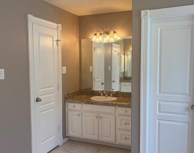 951 Lamonte Lane - Photo Thumbnail 13