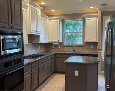 951 Lamonte Lane - Photo Thumbnail 8