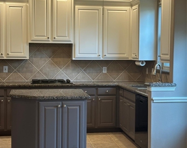 951 Lamonte Lane - Photo Thumbnail 7
