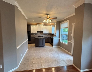 951 Lamonte Lane - Photo Thumbnail 5