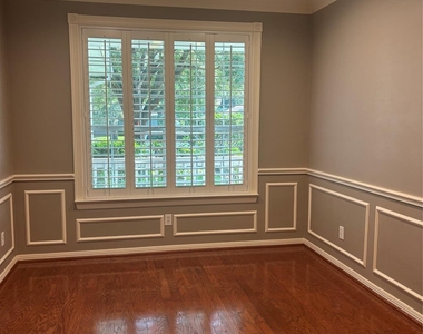 951 Lamonte Lane - Photo Thumbnail 4