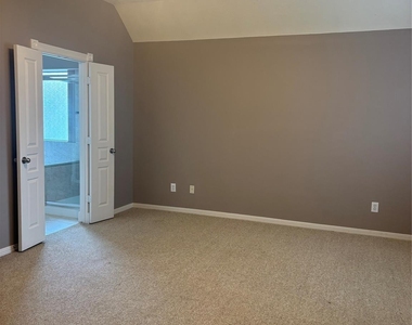 951 Lamonte Lane - Photo Thumbnail 12