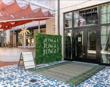 422 W 9th Street - Photo Thumbnail 29