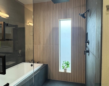 422 W 9th Street - Photo Thumbnail 36