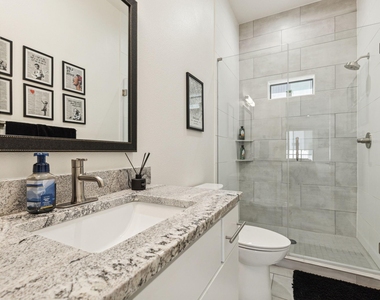 422 W 9th Street - Photo Thumbnail 11