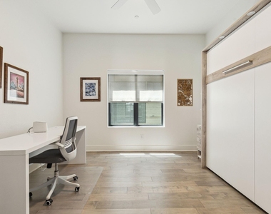 422 W 9th Street - Photo Thumbnail 10