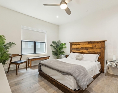 422 W 9th Street - Photo Thumbnail 14