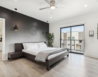 422 W 9th Street - Photo Thumbnail 17