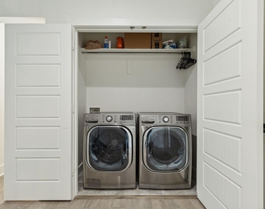 422 W 9th Street - Photo Thumbnail 16