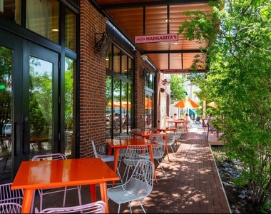 422 W 9th Street - Photo Thumbnail 35