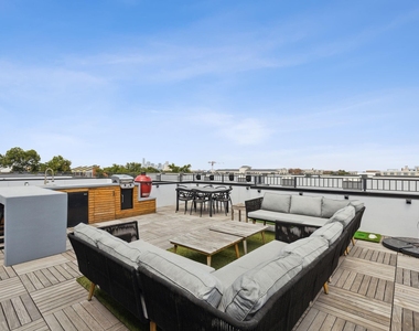422 W 9th Street - Photo Thumbnail 24