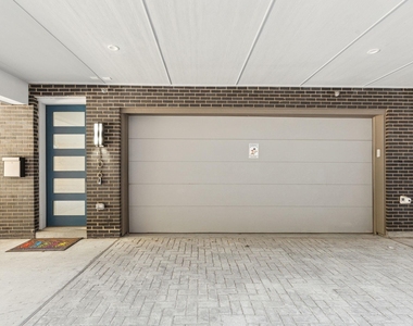 422 W 9th Street - Photo Thumbnail 1