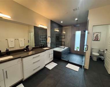 422 W 9th Street - Photo Thumbnail 20