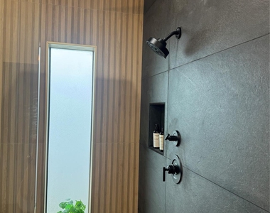 422 W 9th Street - Photo Thumbnail 21